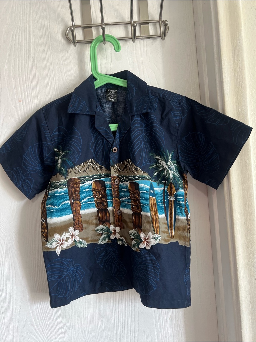 Favant Size 5-6 Button Down Hawaiian shirt Cotton Tiki & Surfboard beach scene